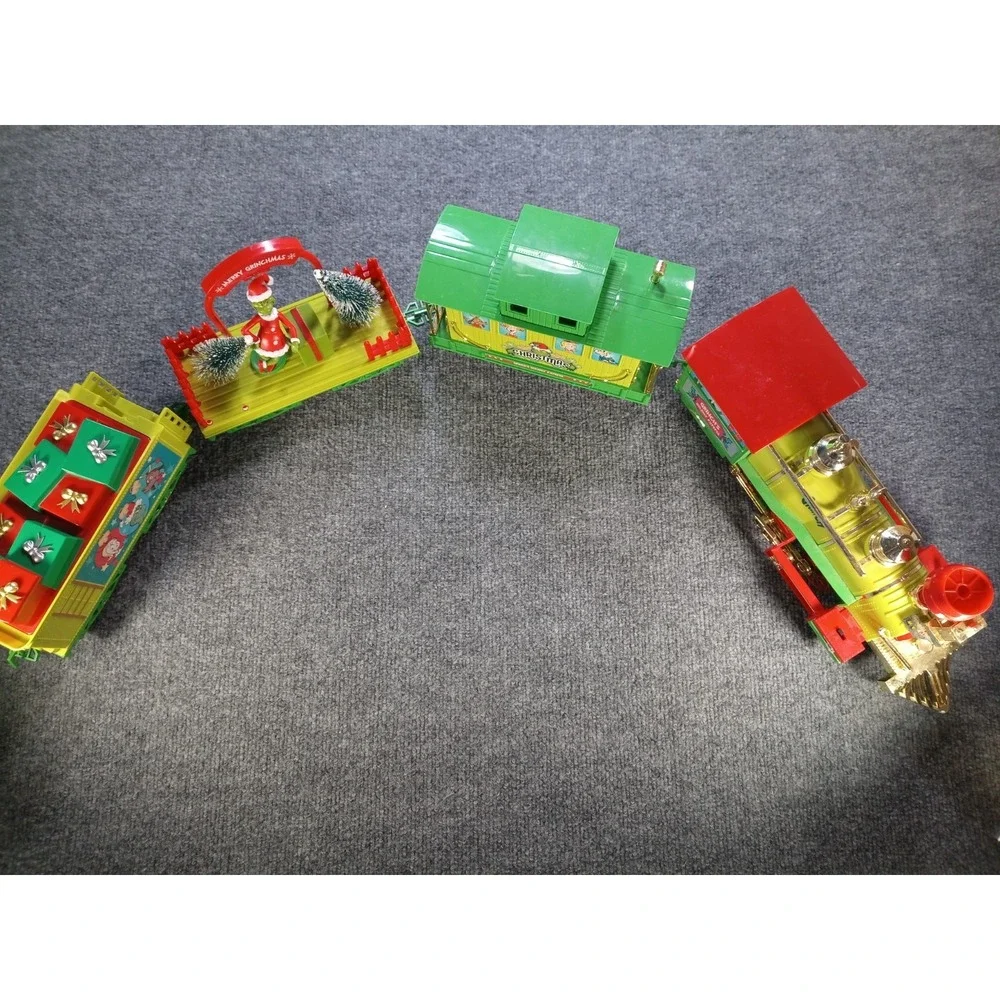 Dr Seuss Grinch Holiday Express Christmas Train 4 Piece Set Engine Cars No Track